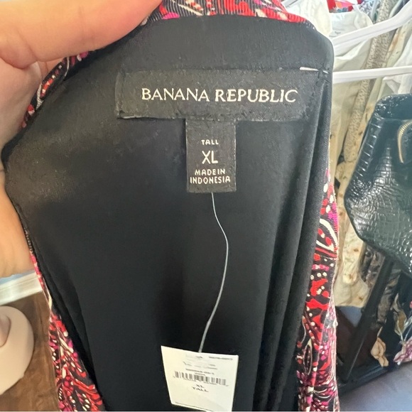 3/$30 🍂 Banana Republic Flounce Hem Red and Black T-Shirt Dress - Picture 10 of 10